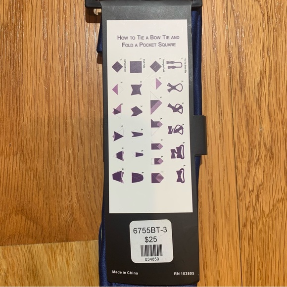 Prom - Mark of Distinction Bow tie with matching pocket square - Picture 4 of 4